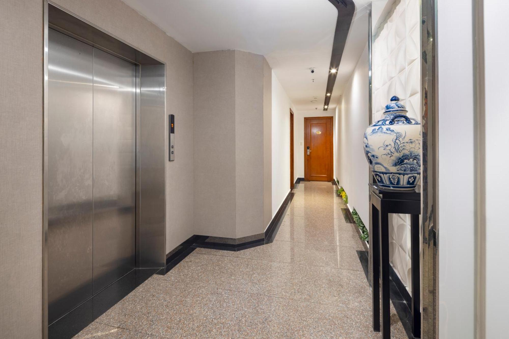 White Lotus Hotel Saigon Ho Chi Minh City Exterior photo